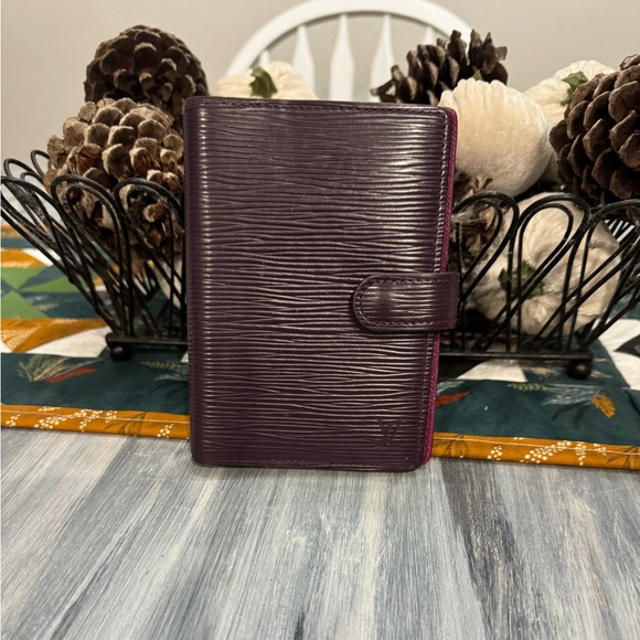 Louis Vuitton agenda - Picture 1 of 4